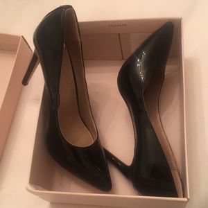 BCBG new black pumps